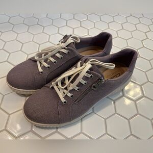 CLARKS Canvas Caroline Echo Sneakers in Lilac, Women’s Size 9.5